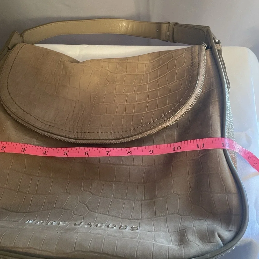 Marc Jacobs Hobo Shoulder Bag Greige Tan Purse Crocodile Embossed Leather